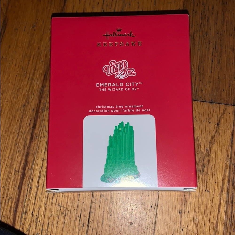 Hallmark wizard of oz emerald city ornament
